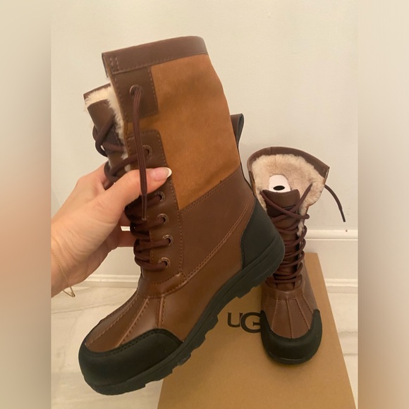 Almost new! Kids, UGG, boot size one youth unisex butte - Picture 6 of 8